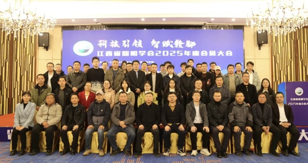 合影截图.jpg 合影截图.jpg